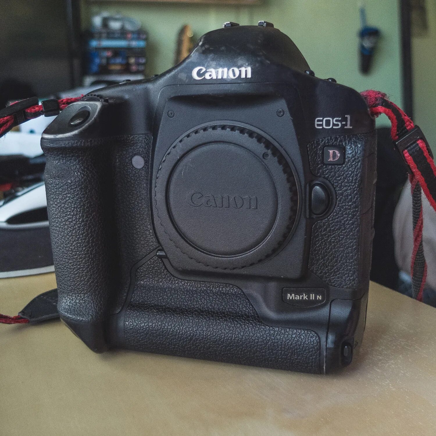 Canon eos 1d mark. Canon 1d Mark II. Canon EOS-1d Mark II. Canon EOS 1d Mark II N. Canon EOS 1d Mark II N body.