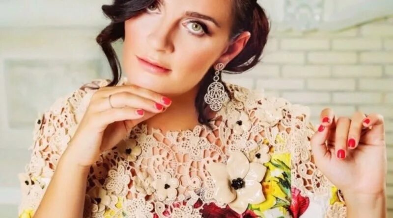 Тише елена ваенга. Ваенга королева. Елена ваенга стихи на концерте. Ваенга петровская. Елена ваенга поцелуй.