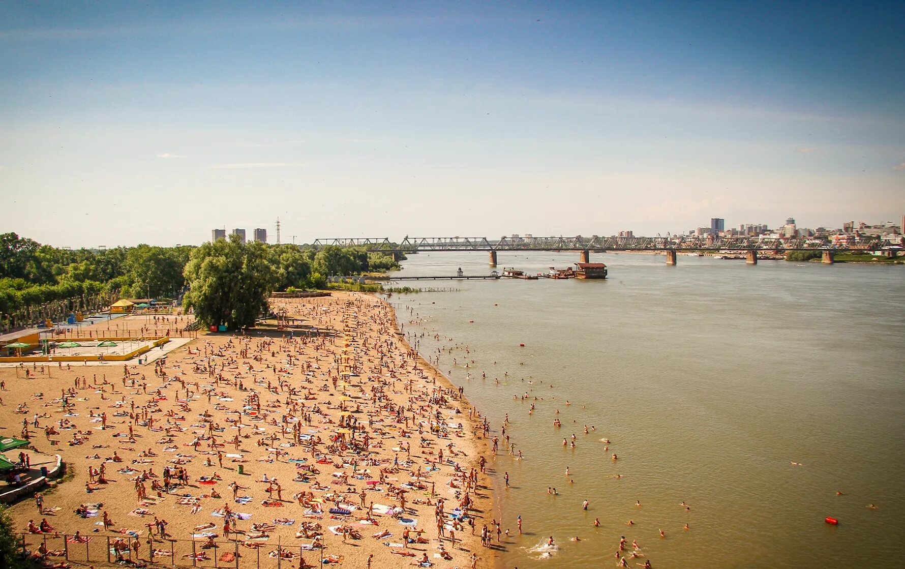 Центральный пляж академгородка новосибирск. Центральный пляж новосибирск на обском море. Центральный пляж академгородка новосибирск. Центральный пляж академгородка новосибирск. Академгородок новосибирск обское море.