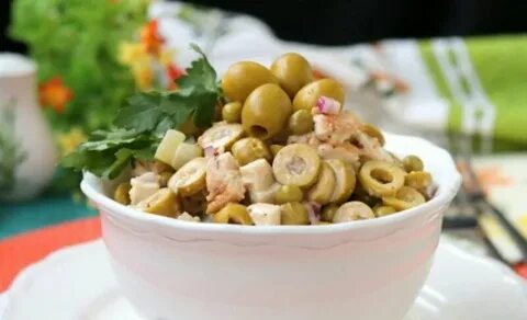 Маслины грибы курица