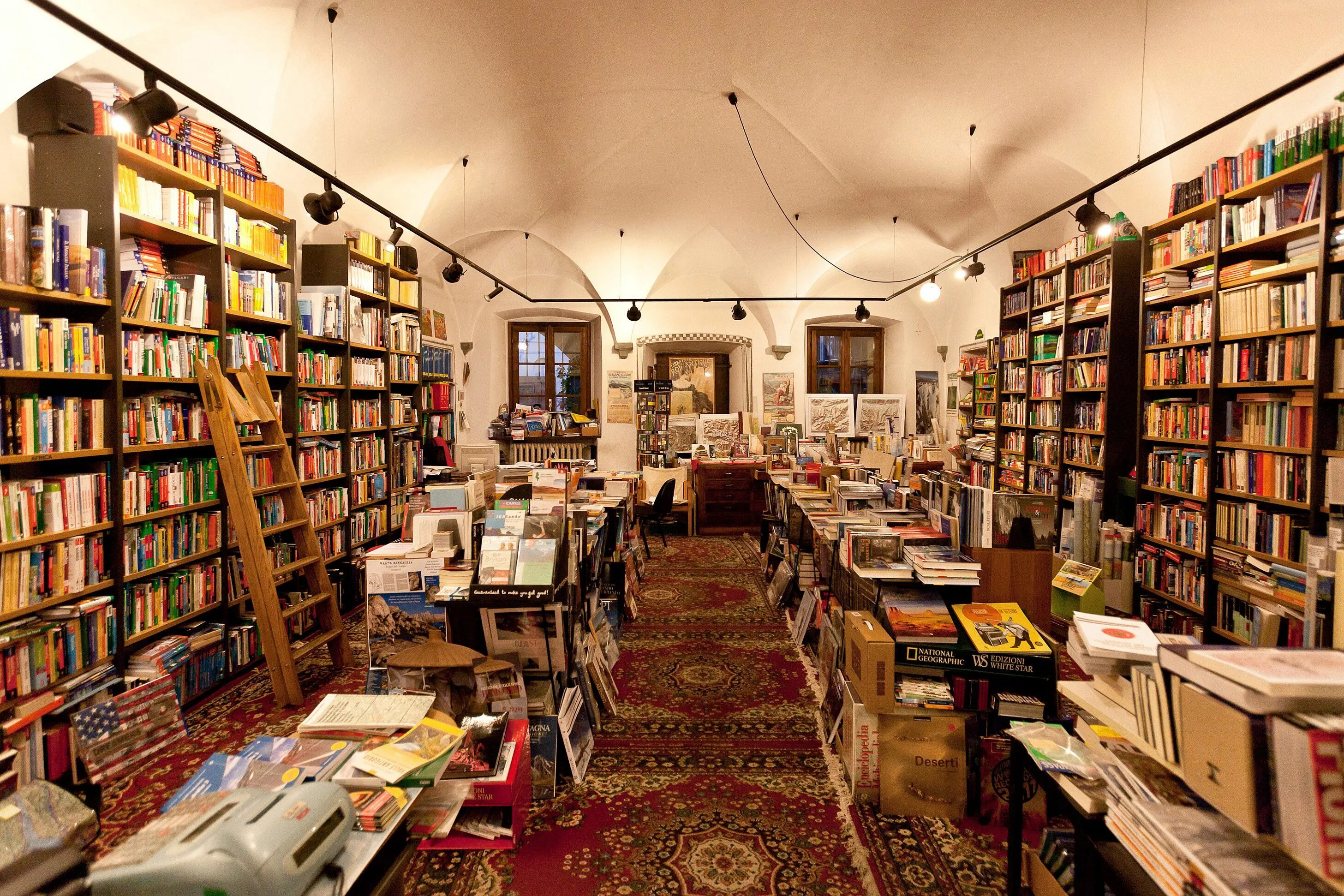 Libreria магазин. Италия книжный рынок. Bookshop (bookstore). Bookshop / bookstore - book. The books in this shop are