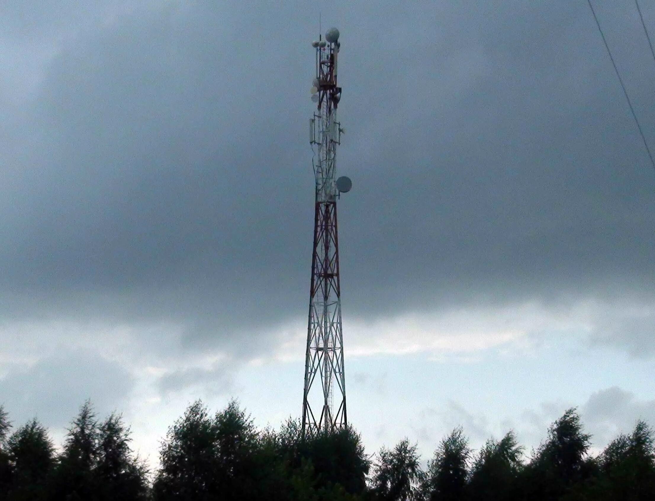Базовая станция вымпелком. Базовая станция билайн. Вышка билайн 5g. Вышка билайн фото. Башня базовой станции.
