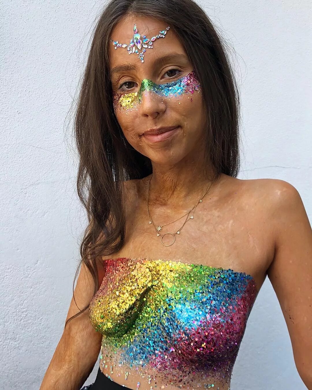 Что такое глиттер у девушек. Глиттер для девочек. Что такое глиттер у девушек. Фотосессия в блестках. Глиттер для тела для фотосессии.