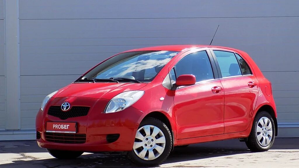 Малолитражка Тойота Ярис. Маленькая Тойота Ярис. Toyota Yaris 1.2. Тойота Ярис 2007 модель. Купить малолитражку автомат