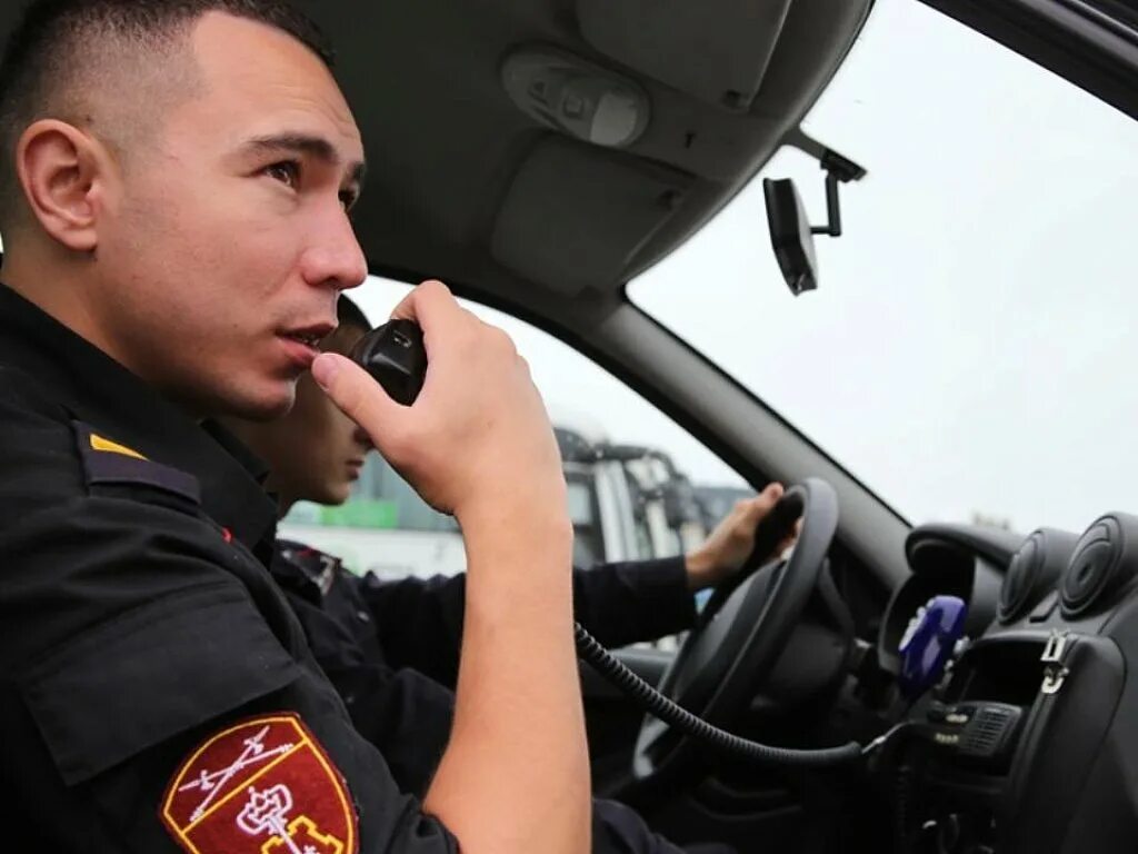 Росгвардия водитель. Таксист заявил пассажирке блоггер. Напал водитель такси