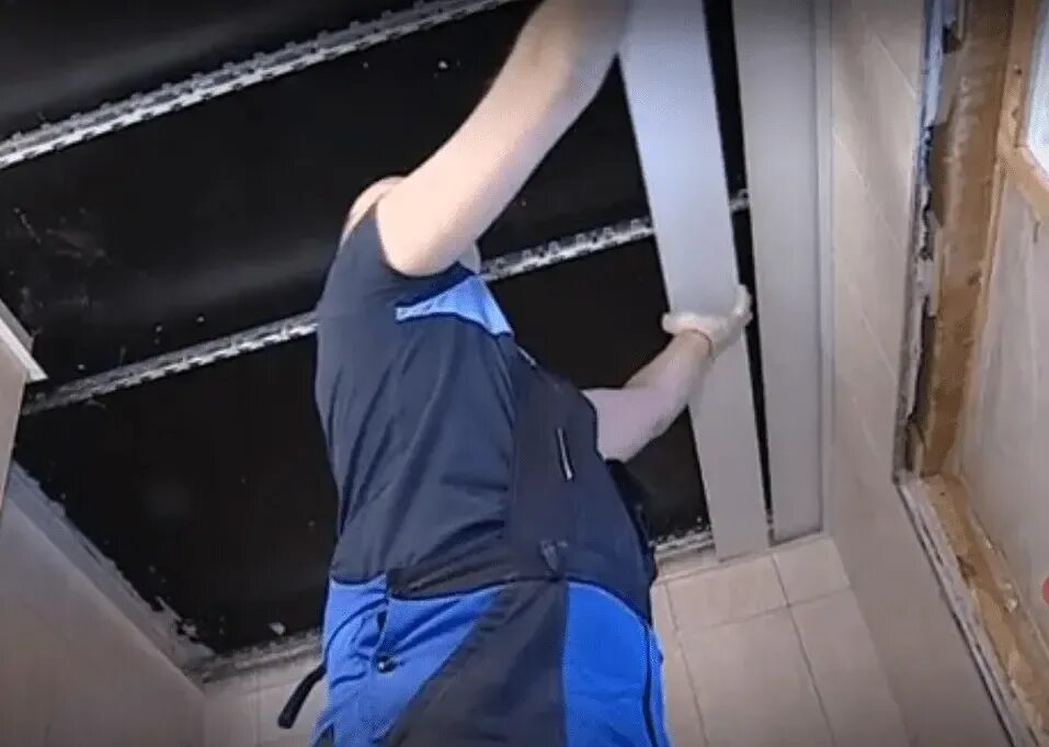 Демонтаж железобетонных панелей. Демонтаж плит перекрытия краном. Демонтаж панелей. Демонтаж плит перекрытия технология. Демонтаж монолитной плиты перекрытия технология.