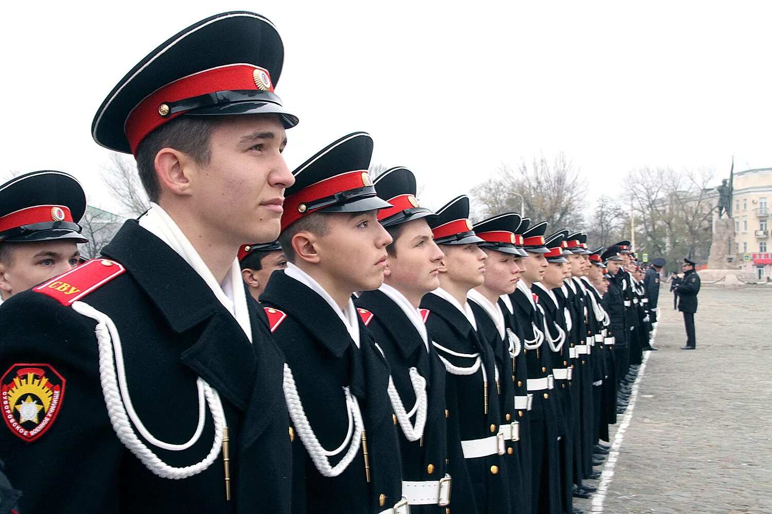 Суворовские училища россии сайты. Новочеркасское Суворовское военное училище МВД России. Суворовское училище в Новочеркасске. СВУ МВД Новочеркасск. Новочеркасское Суворовское военное училище здание.