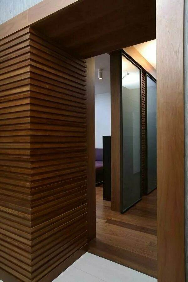 отделка откосов входной двери мдф. панели для дверных проемов. добор дверной входной 400мм. обшивка рейками. дверные откосы.