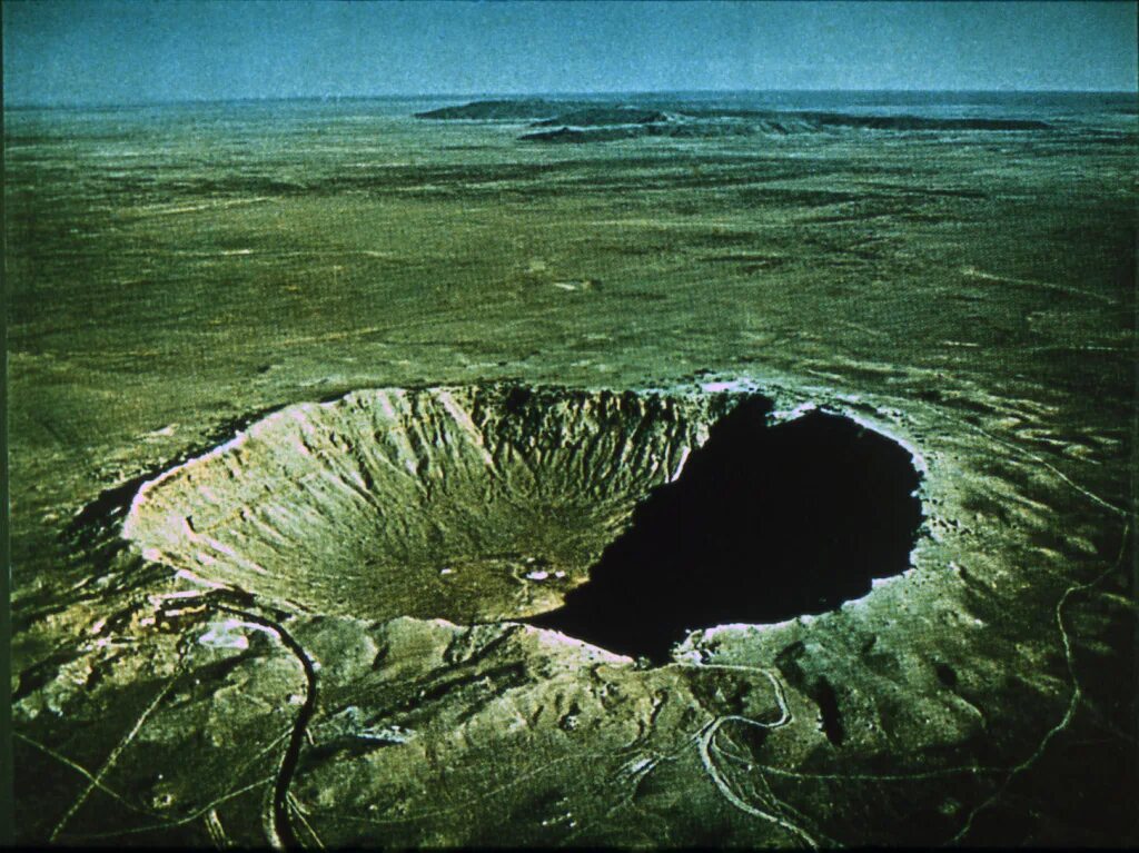 Тунгусский метеорит воронка. Метеорит чиксулуб кратер. Аризонский метеоритный кратер на карте. Глубина метеорит. Метеоритный кратер бэрринджер-метеор-крейтер.