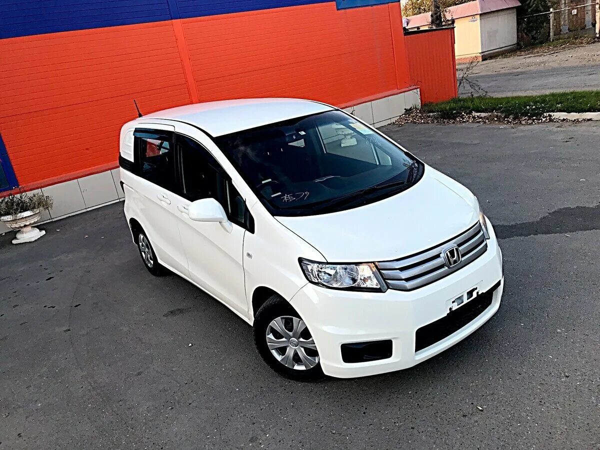 Комплектации фрид спайк. Honda freed Spike. Хонда Фрид Спайк 2010. Хонда Фрид Спайк Спайк. Honda freed Spike r18.