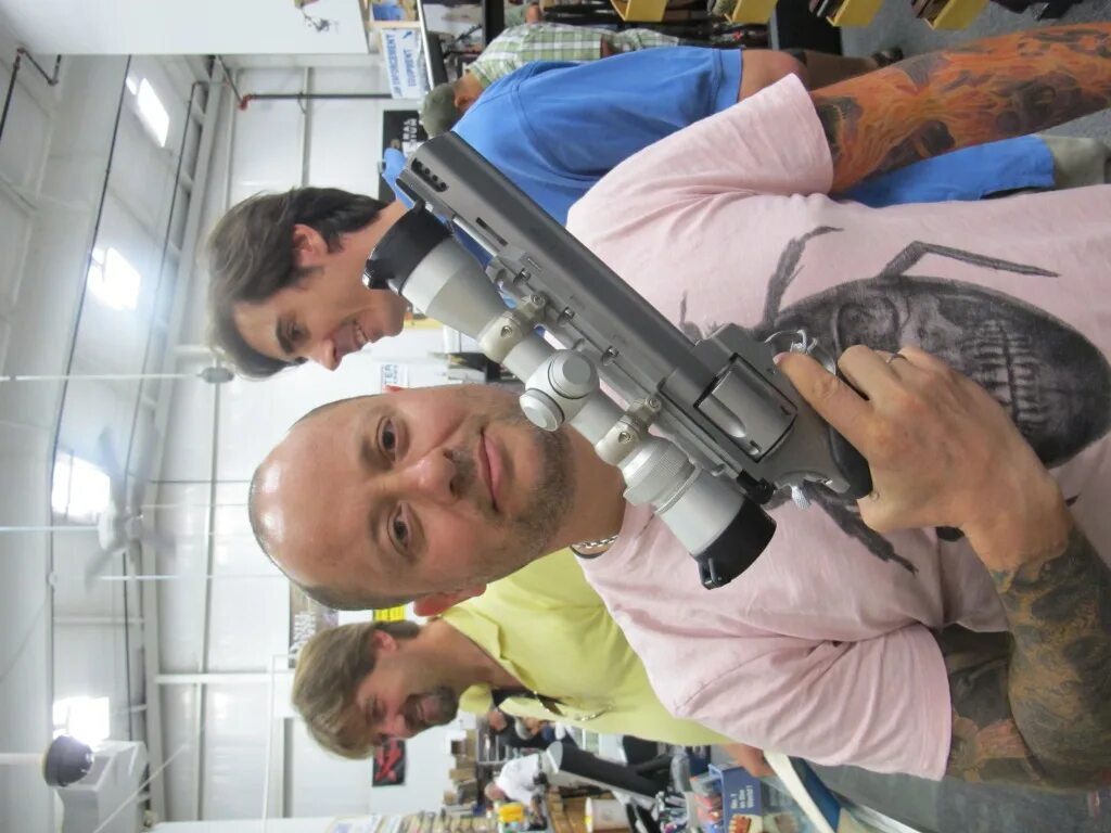 Использование оружия в сша. Оружейный магазин в сша. американские оружейные магазины. оружие америки. магазин оружия в америке.
