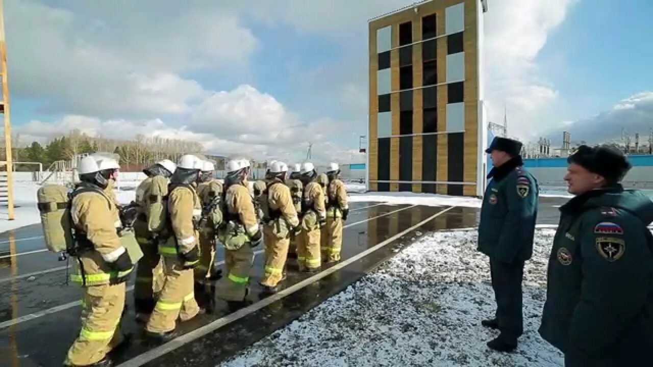 Кемеровский учебный центр. Учебный центр МЧС Кемерово. Тренировка в учебных центрах ГПС. Учебно тренировочные комплексы для занятий с газодымозащитниками. Учебно тренировочный комплекс теплодымокамера.