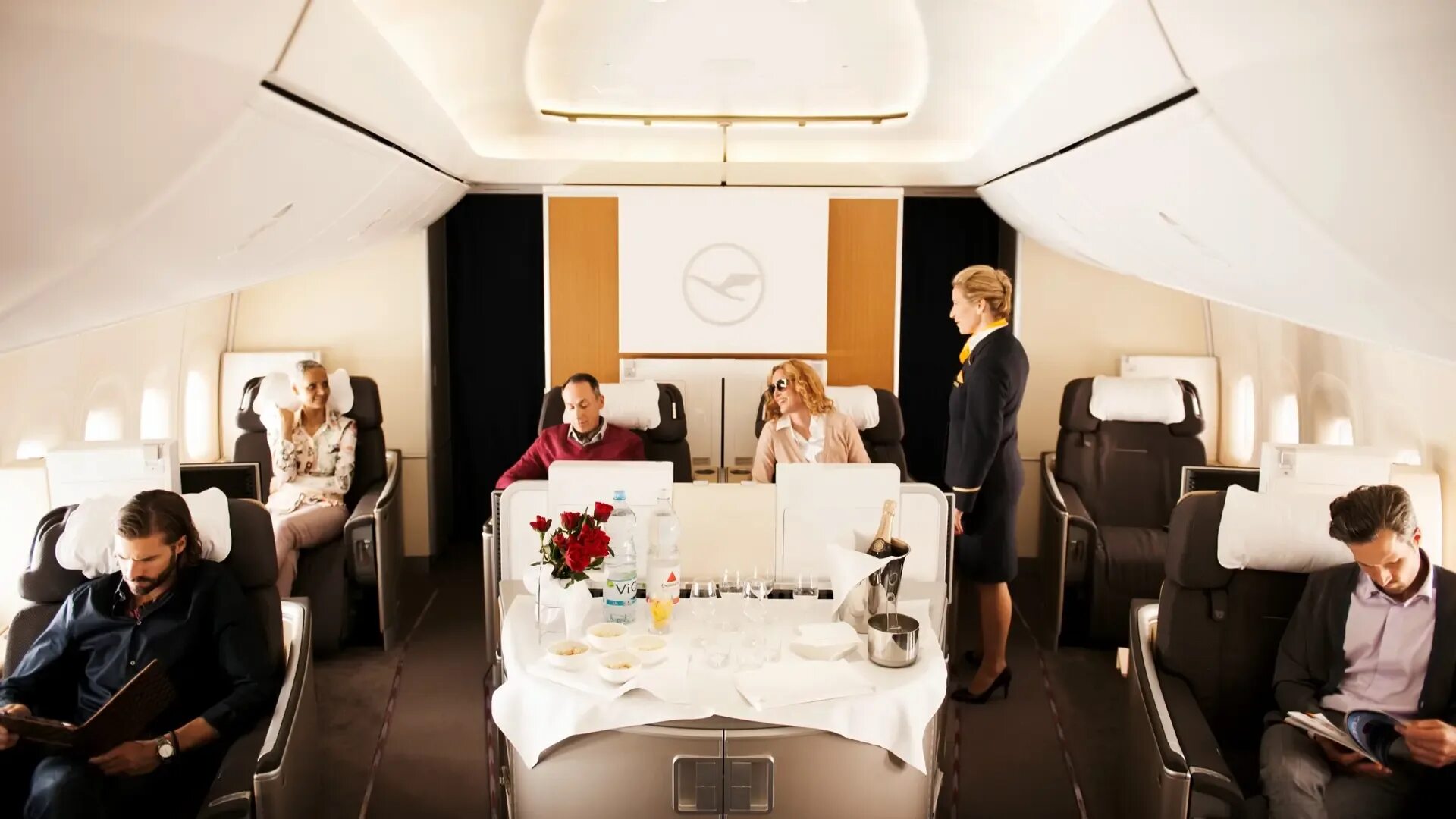 Lufthansa first class. 1980-Е бизнес класс Люфтганза. Пассажир в бизнес классе Lufthansa. Cashmeritaly first class.