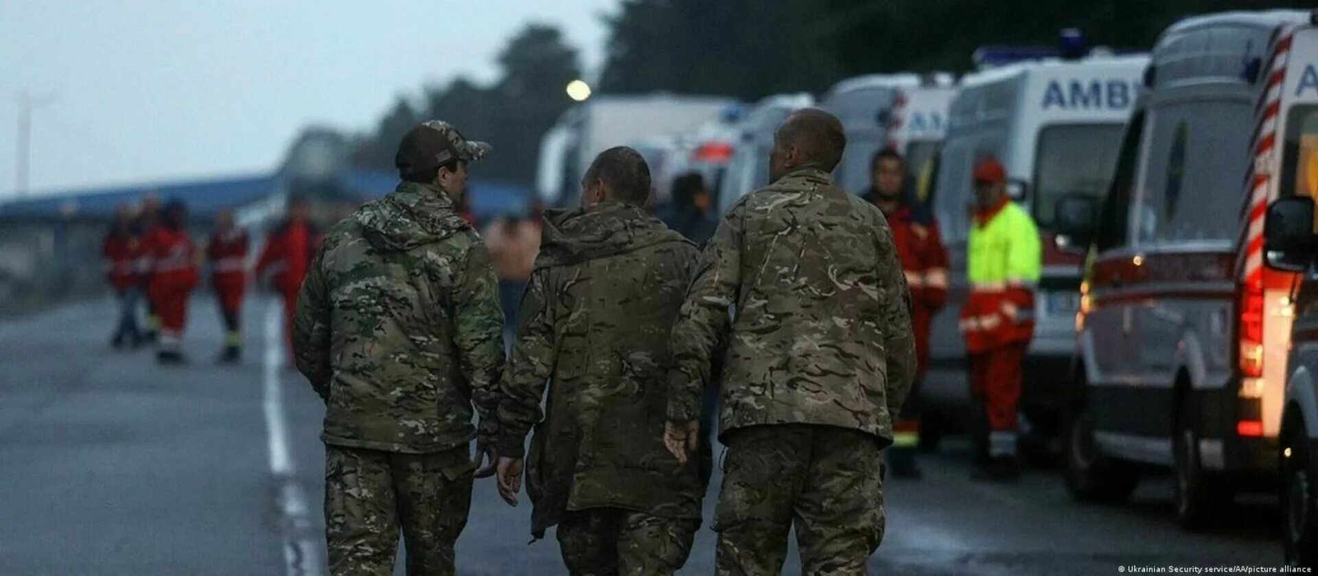 Обмен пленными. Российские военные. Раненые солдаты на украине. Освобождение из украинского плена военнослужащих рф. Что происходит с пленными после обмена.