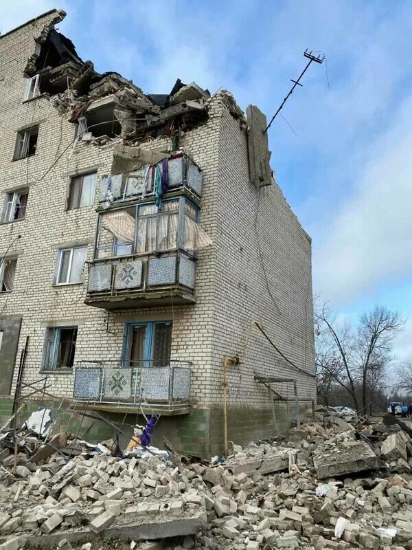 Разрушенный дом. Взрыв бытового газа в доме. Разрушенная пятиэтажка. Разрушенные многоэтажки.