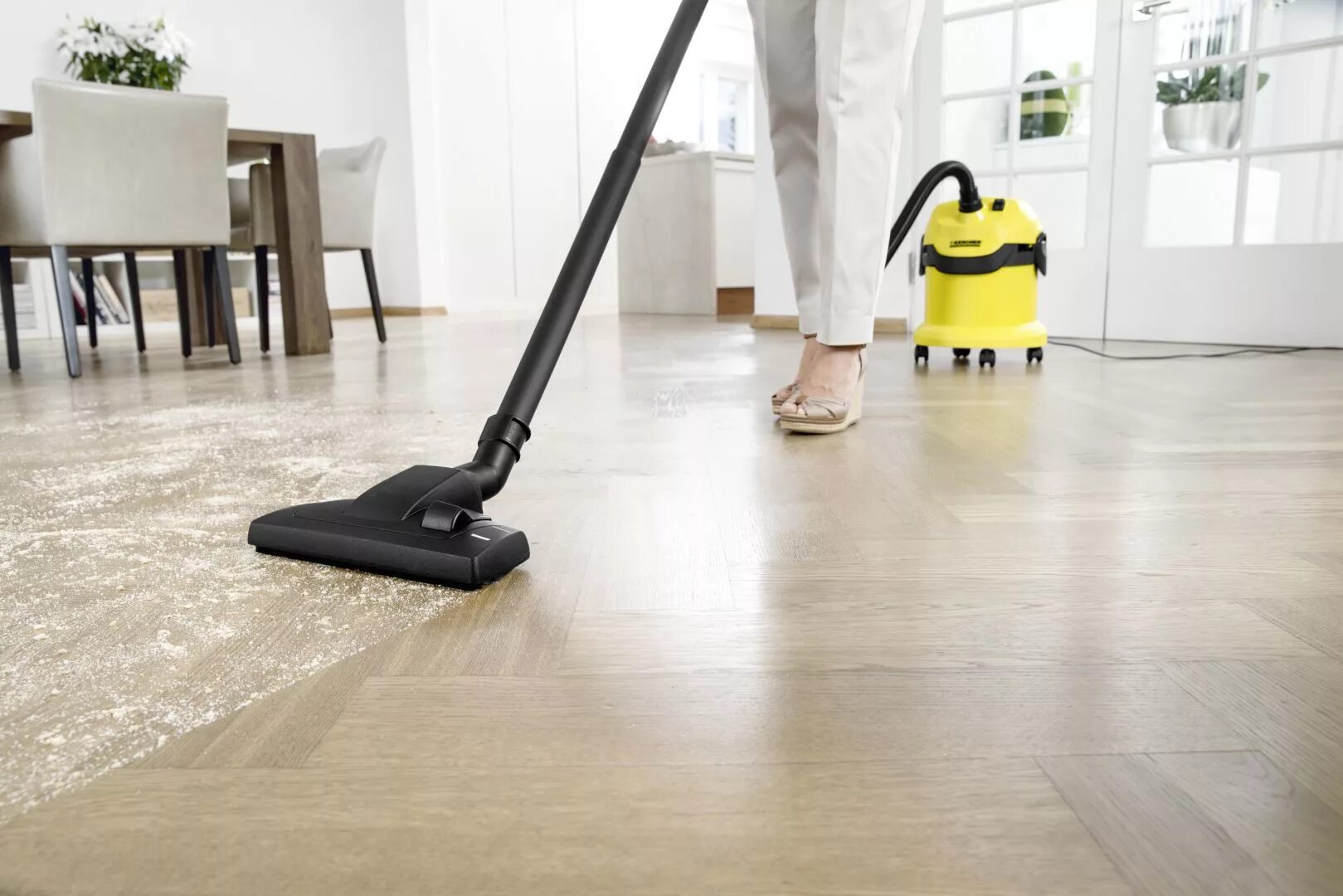 человек пылесос. пылесос с пылесборником. пылесос karcher fc 5. включи пылесос в моем. пылесос для детей.