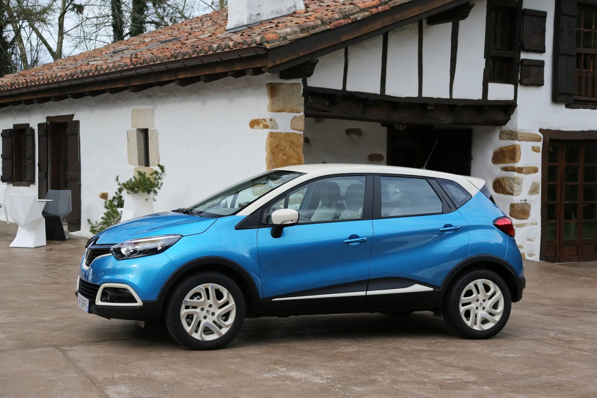 Renault kaptur купить. Машина Рено Каптур. Рено Каптур 2013. Рено Каптур 2012. Рено Ренаулт Каптур.