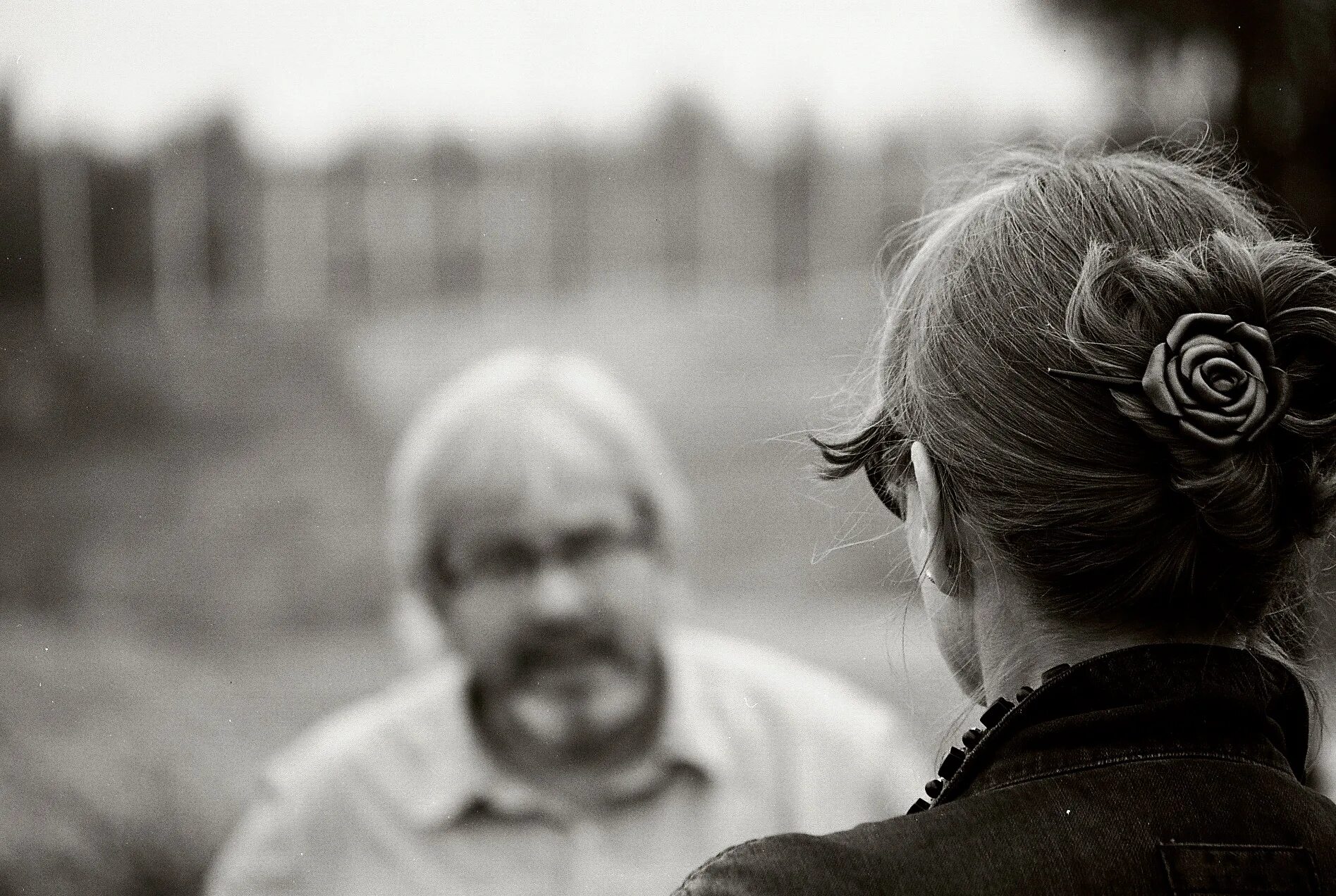 Лицо в черно белом цвете. Цветы в черно белом цвете. Элисия эдижанто. Куприн "белый пудель". Статусы про ночь.