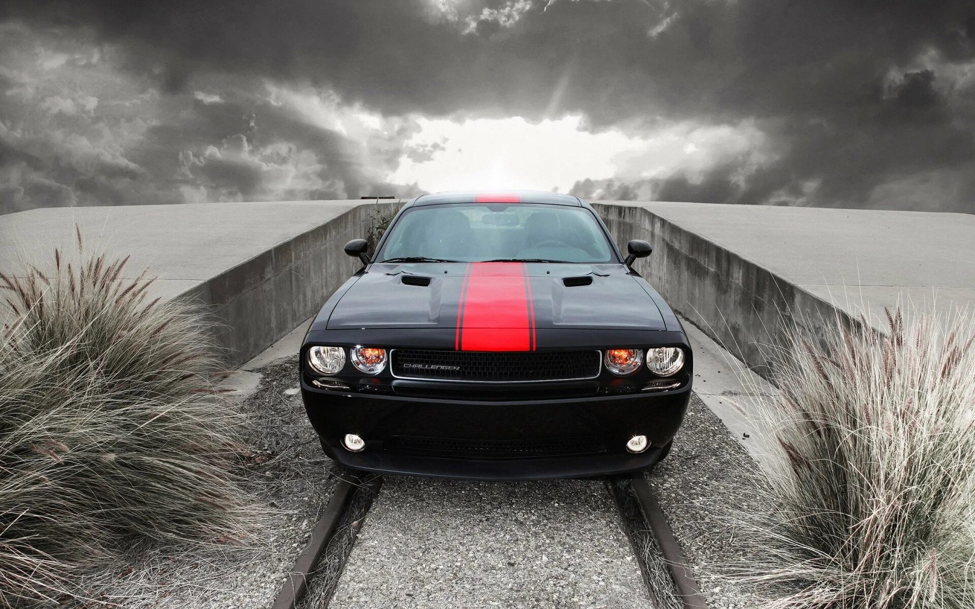 Фотки машин на телефон. Dodge Challenger 2012. Додж Челленджер Red line. Додж Челленджер красный.