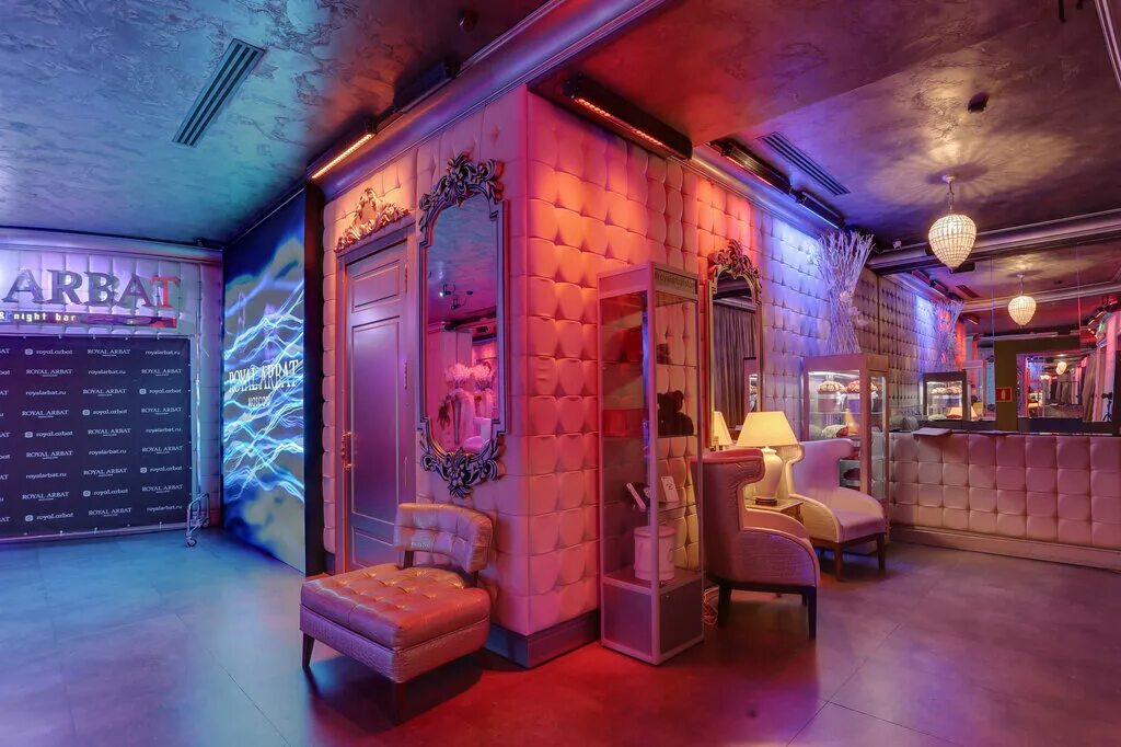 Plafond salon de coiffure interior. салон новый арбат. москва улица новый арбат 20 glent. помещение парикмахерской. зона ресепшн в салоне.