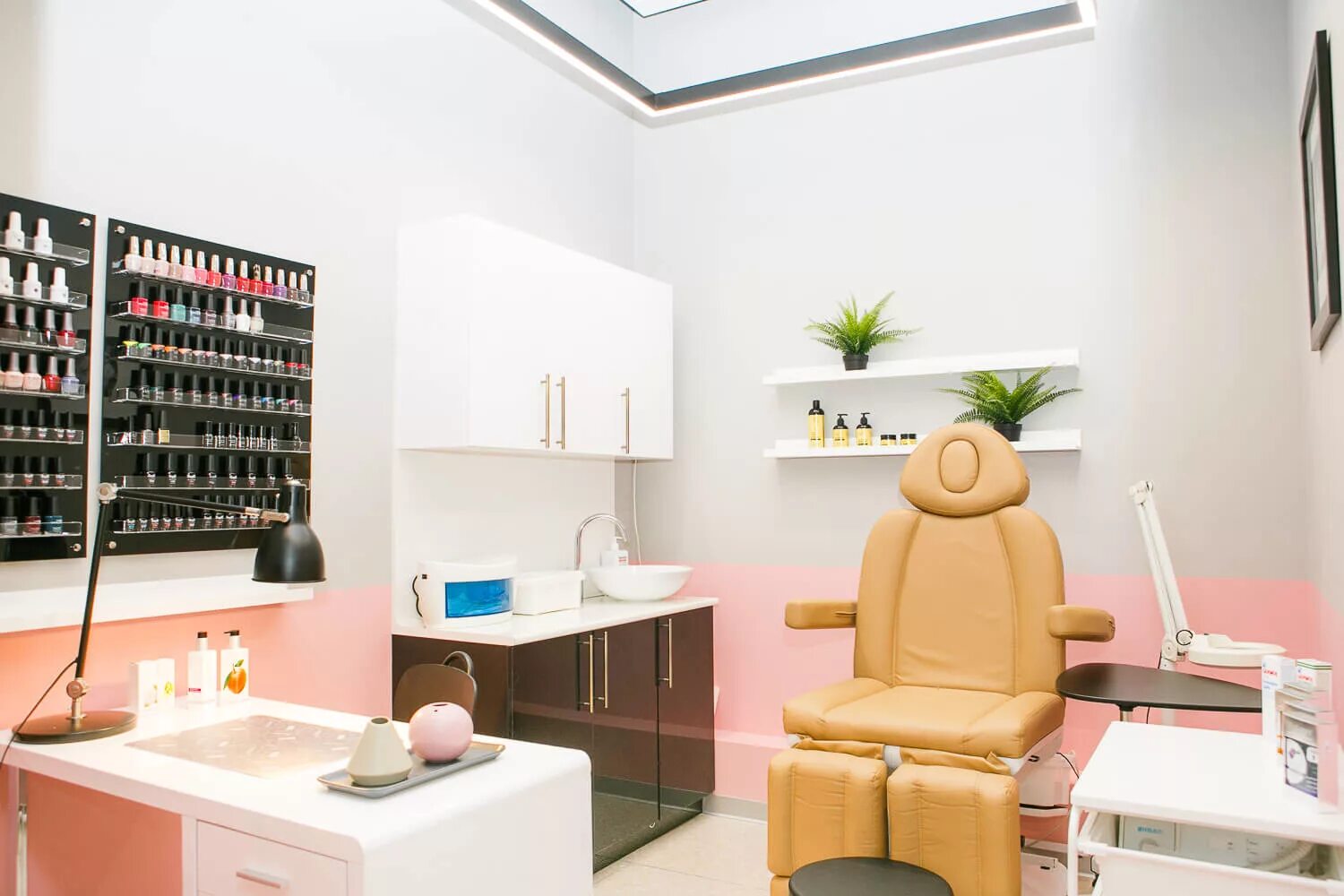 Лаборатория красоты салон красноярск. Лаборатория парикмахера. Лаборатория парикмахера. Лаборатория красоты коммунарка. Лаборатория парикмахера.