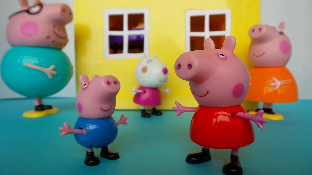 Пеппа маша. Mamma Pig and Daddy Pig are watching TV.