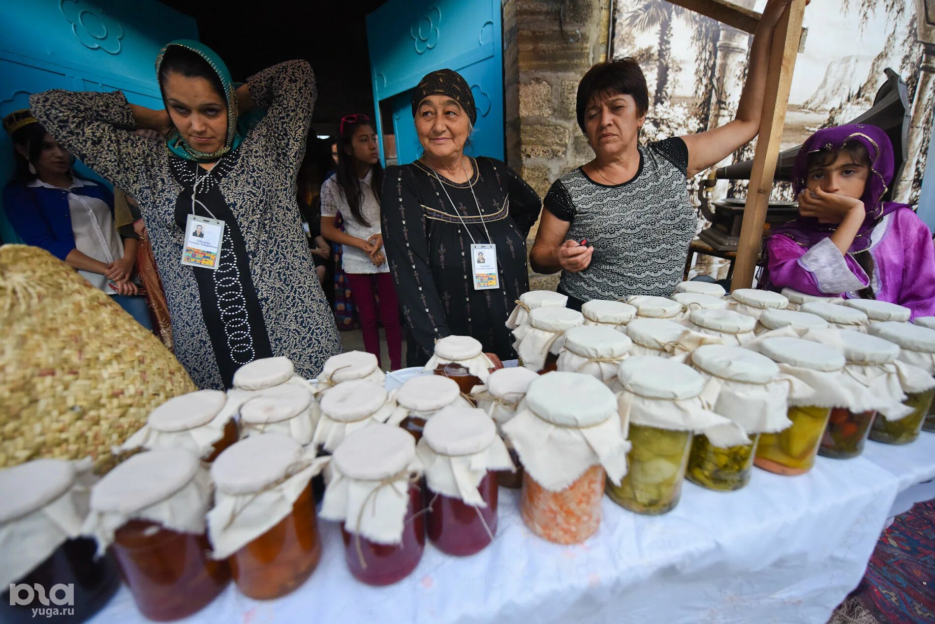 средняя зарплата в дагестане. дербентский рынок. крепость дербент 2000. кадиев эльдар кадиевич. парковая улица в дербенте.