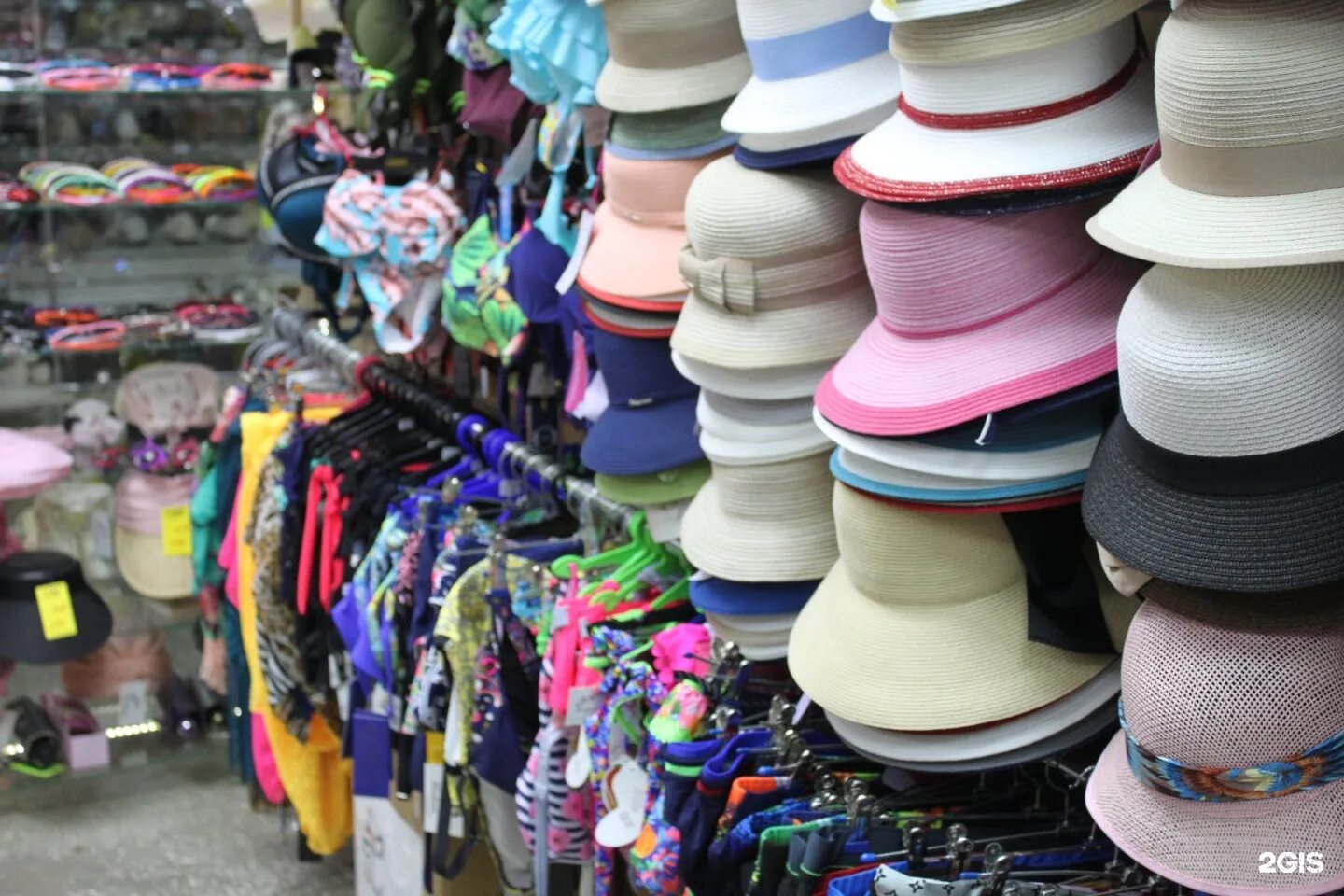 шляпный бизнес. рынок головных уборов. шапки на рынке садовод. магазин шапок. рынок головных уборов.