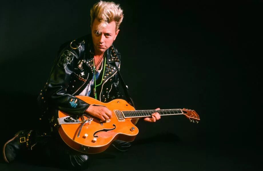 Brian roberts. Брайан сетцер. брайан сетцер молодой. stray cats brian setzer. брайан сетцер гитара.