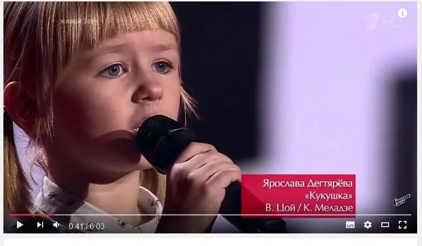 Гитара для детей. Дети играющие на музыкальных инструментах. Две девушки в поле. Песня девушка с ребенком. Девочка с гитарой.