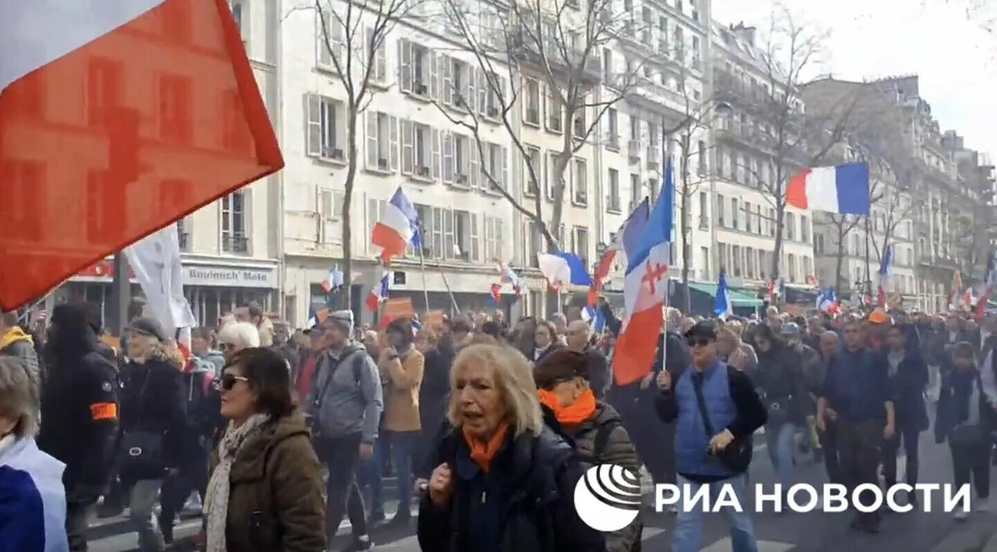 Нато в париже. Митинги во Франции 2023. Протесты во Франции против НАТО. Митинги в Париже. Митинги во Франции сейчас.