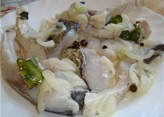 Мариновка толстолобика. Толстолобик маринованный рецепт в масле с луком. Толстолобик маринованный рецепт в масле с луком. Маринованный толстолобик. Толстолобик.