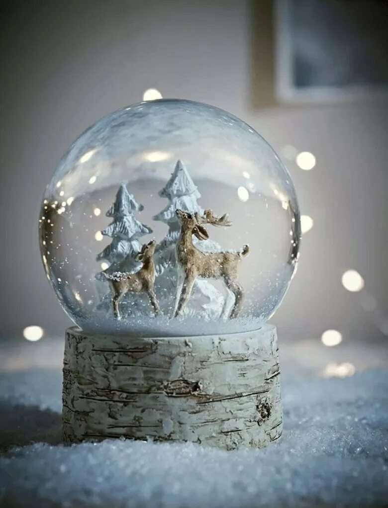 Шары внутри снег. Midland снежный шар. Snow Globe снежный-шар. Snowball снежный шар. Новогодний стеклянный шар со снегом.