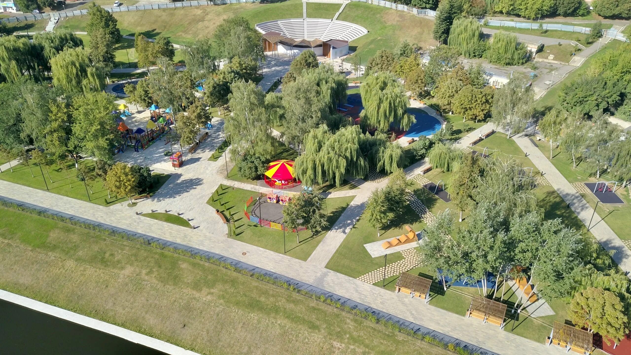Орел горпарк фонтаны. Центральный парк орел. Орле парк отзывы. Новый детский парк в орле. Козьер парк орел.