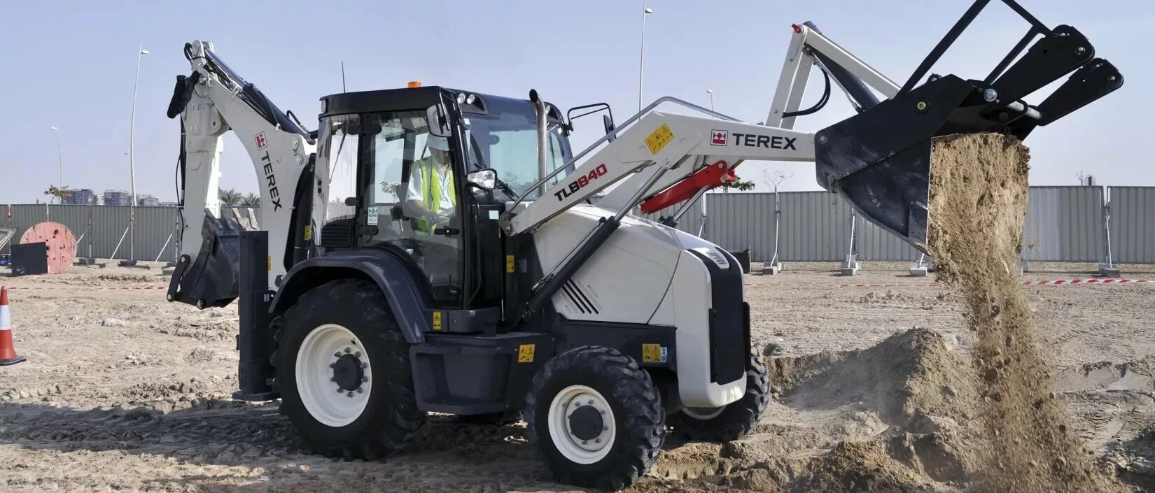 Экскаватор-погрузчик Terex TLB 825-RM. Экскаватор-погрузчик Terex 860. Погрузчик Terex 860. Трактор Терекс 825 TLB. Экскаватор погрузчик umg