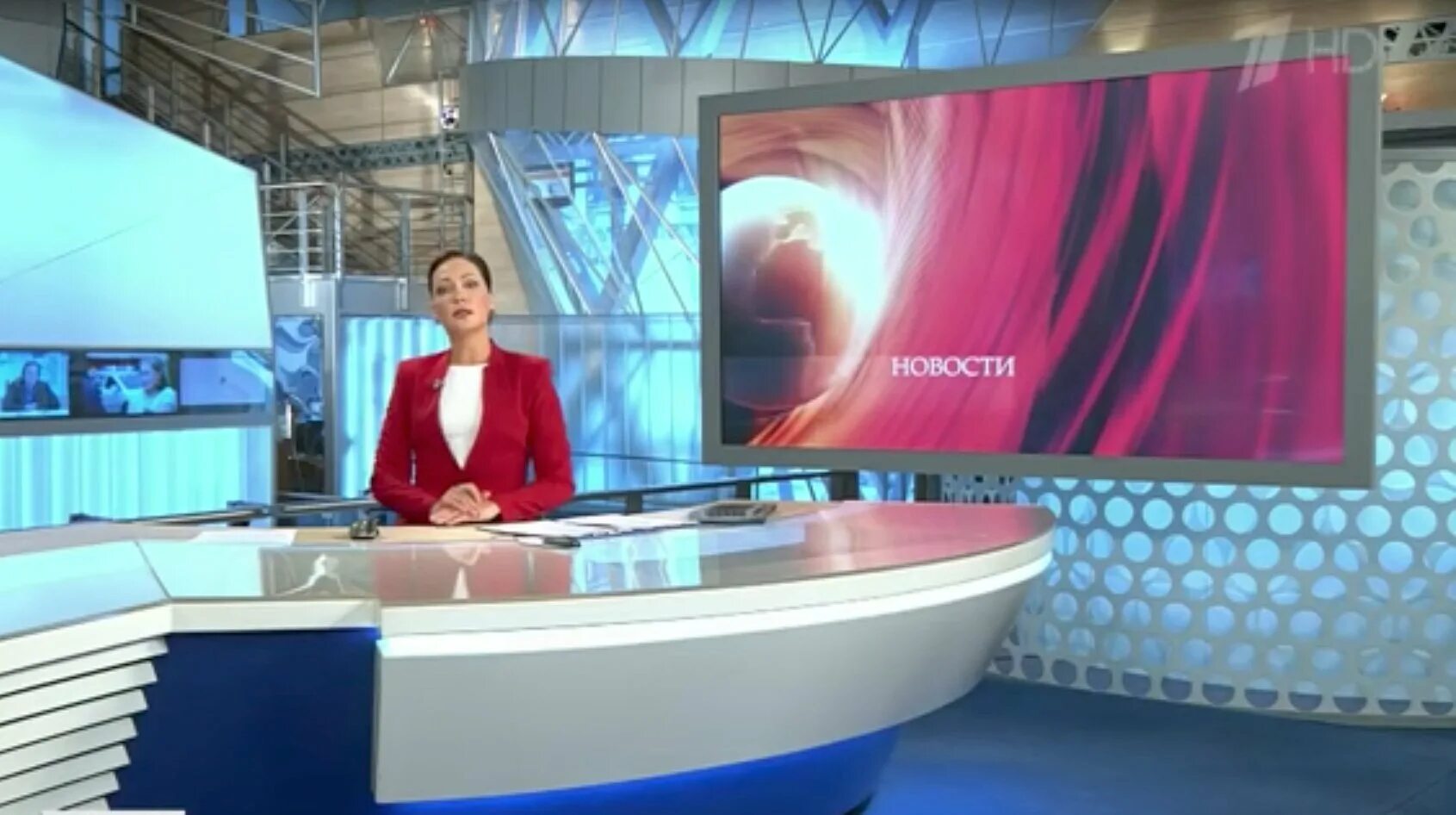 Прямые новости 1 1. Заставка новости 1 канал. студия новостей. студия новостей первого канала. фон студии новостей 1 канала.