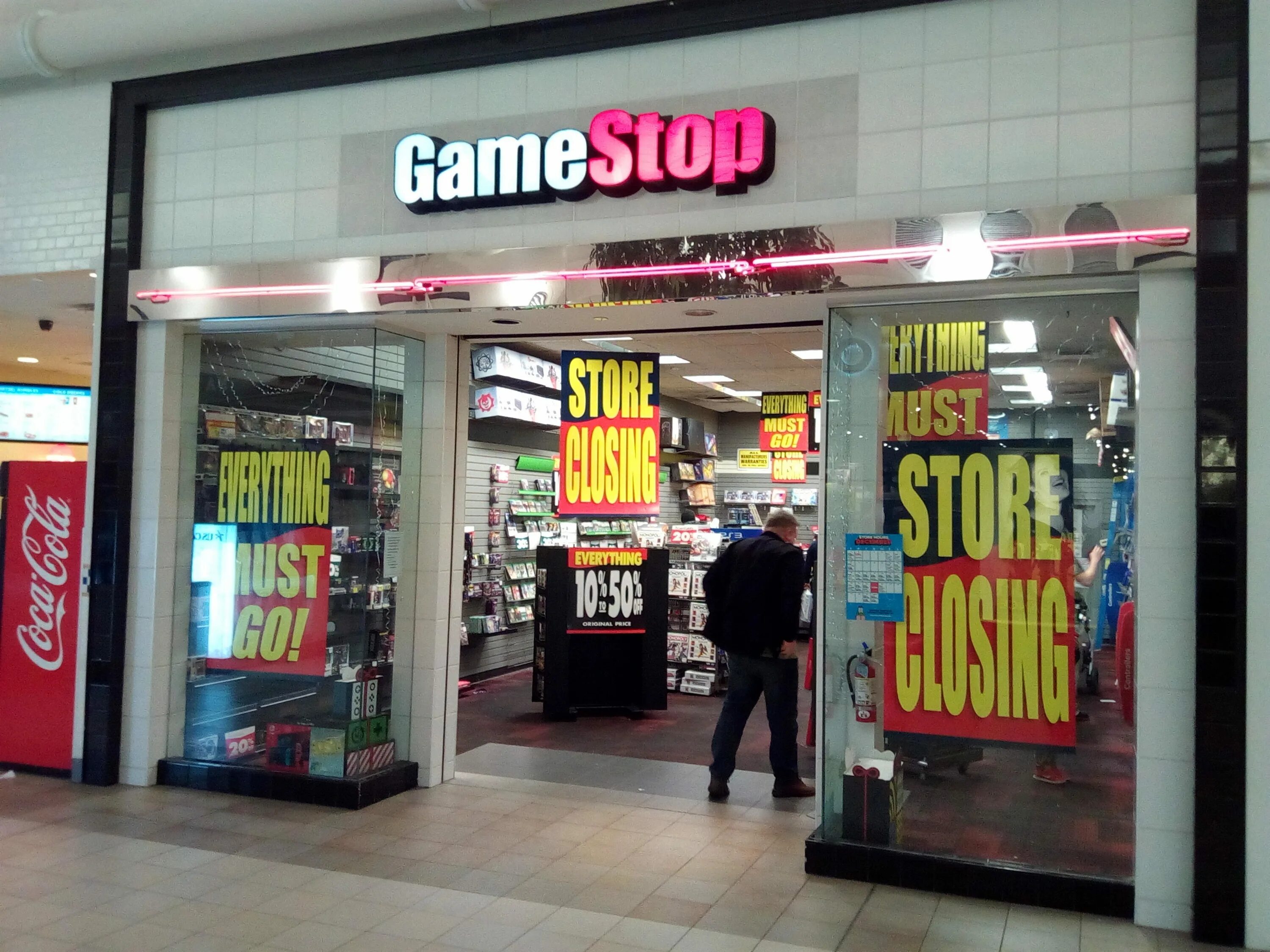 Some more store. Геймстоп. GAMESTOP внутри. GAMESTOP магазин в Америке. GAMESTOP что продает.