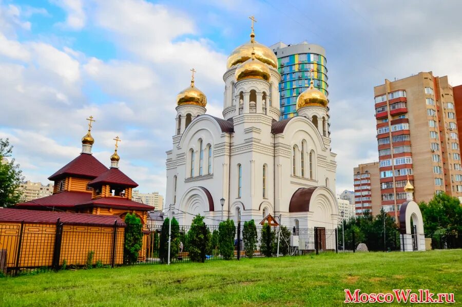 Сквер гвардии полковника Ерастова. Черемушкинский парк Москва. Сквер Ерастова Москва. Достопримечательности района Черемушки.