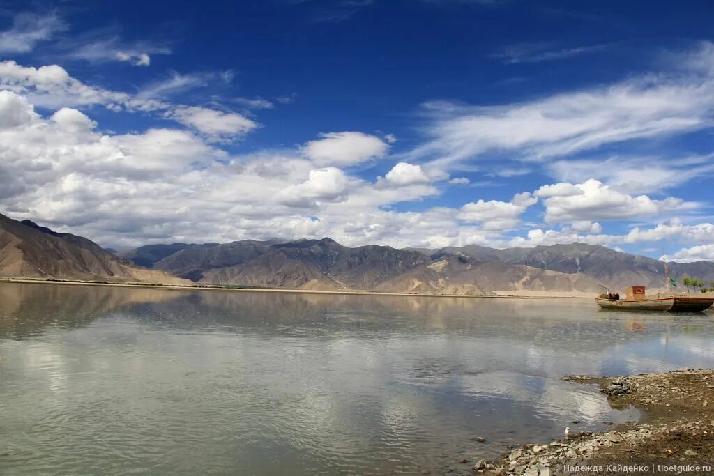 Великий поворот реки брахмапутры. Тибет гималаи лхаса. Реки тибета. Марпори река тибет. Тибет река.