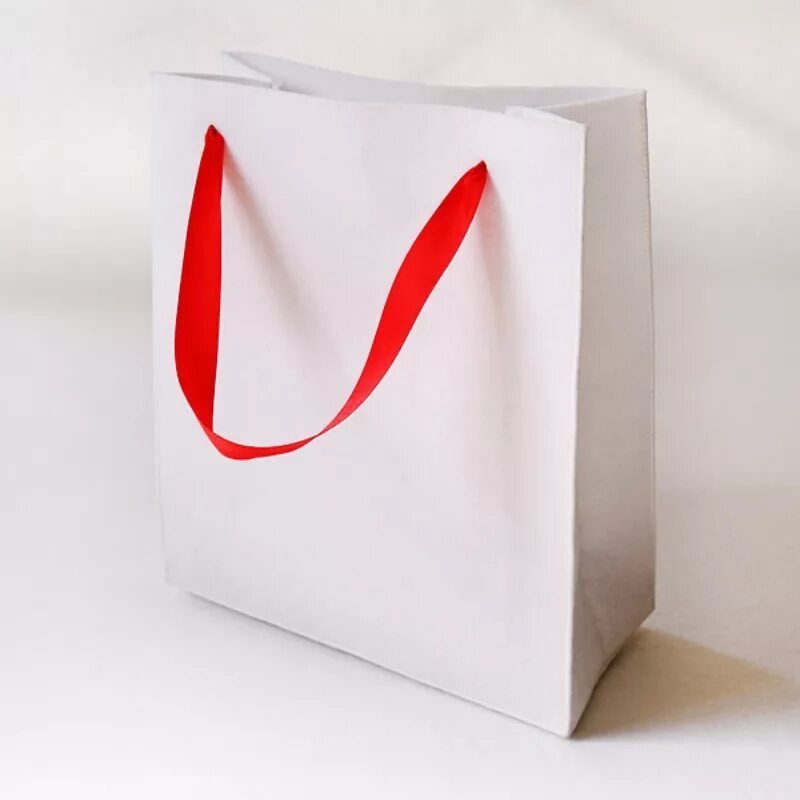 Упаковка для сумок. Подарочный пакет сумка прозрачный. Пакет белый для подарков. Упаковать подарок войлоком.