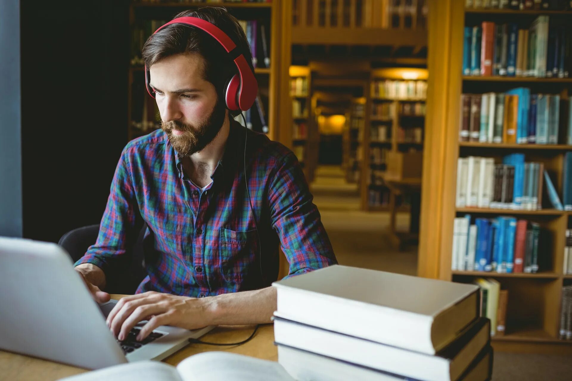 Study while. Студенты подкаст. work and study. чтение под музыку. study listening.