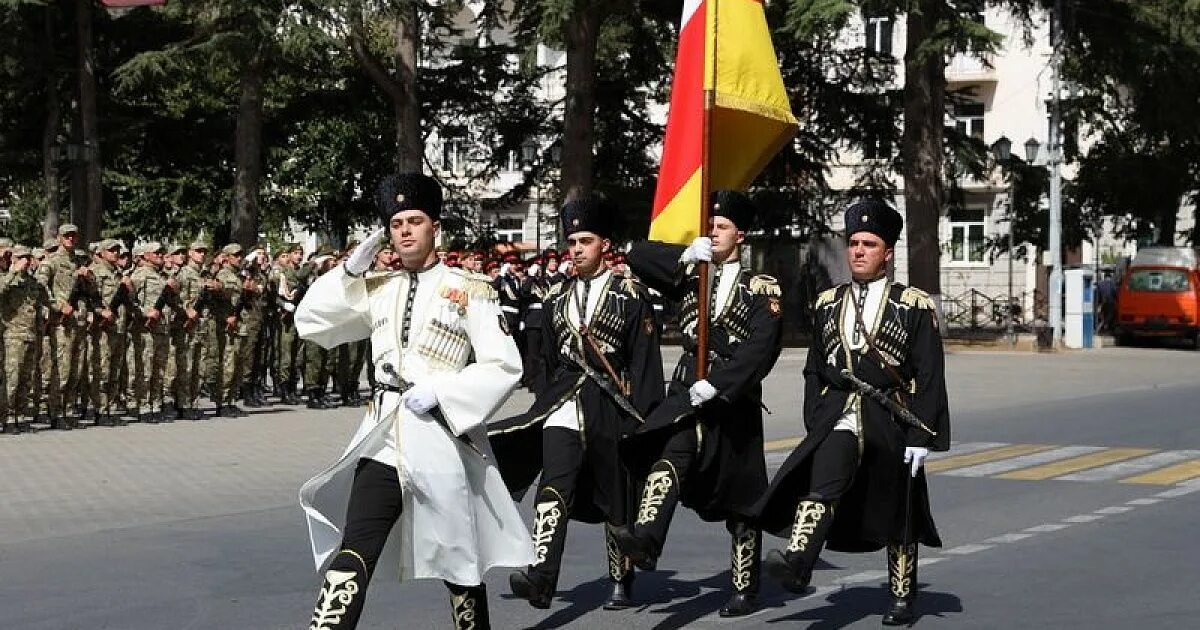Южная осетия год независимости. Парад в Южной Осетии. Пврад 20 сентября ЮЖНАЯОСЕТИЯ Багапш. Пврад 20 сентября ЮЖНАЯОСЕТИЯ. День независимости Южной Осетии.