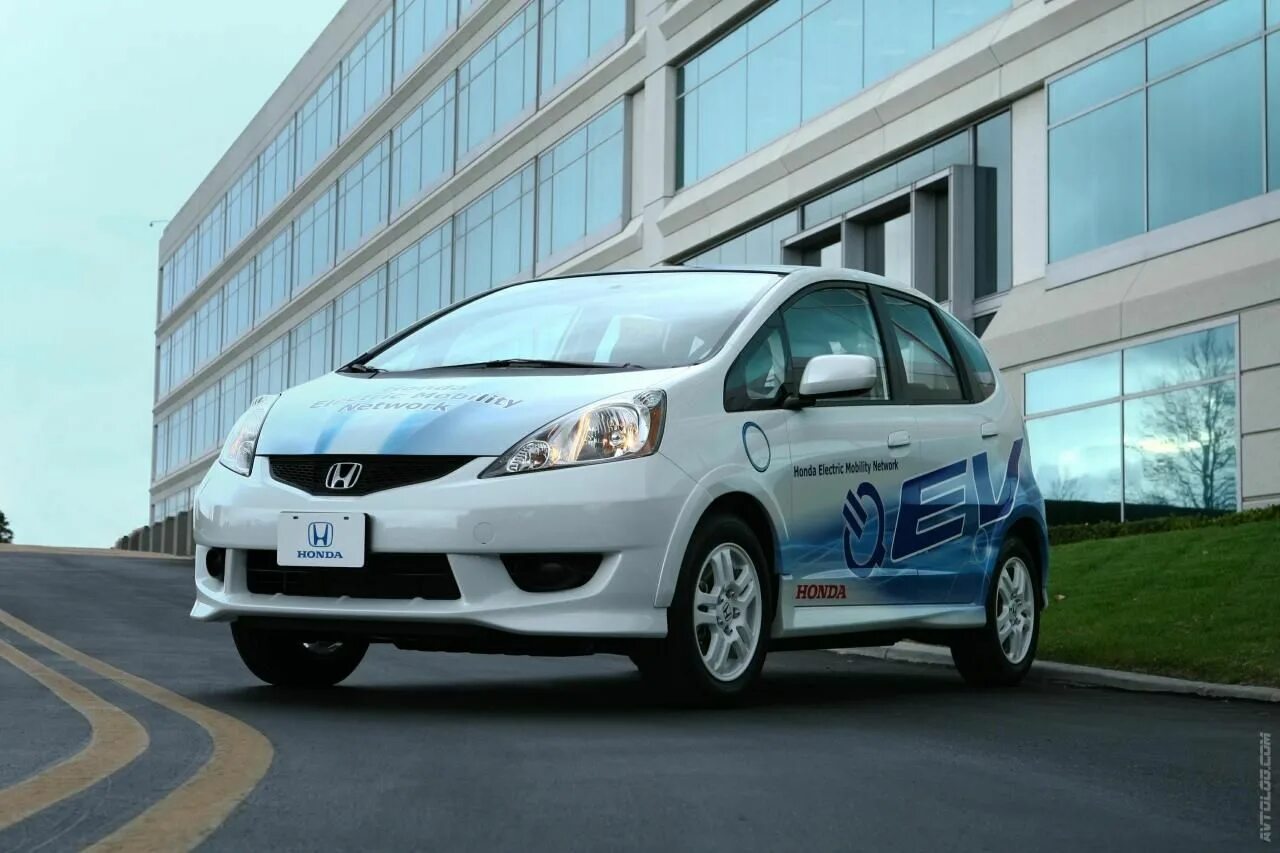 Honda старт. Honda Fit. Honda Fit ev. Хонда фит гибрид 2008. Хонда фит 2008 ev.