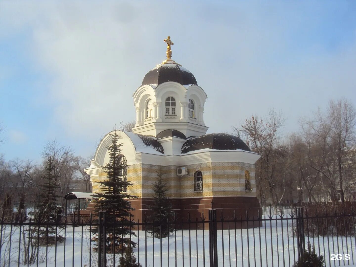 Сайт луки крымского симферополь. Храм святителя Луки Саратов. Церковь святителя Луки, Симферополь. Храм Луки Крымского старый Оскол. Храм во имя святителя Луки Крымского в Москве.