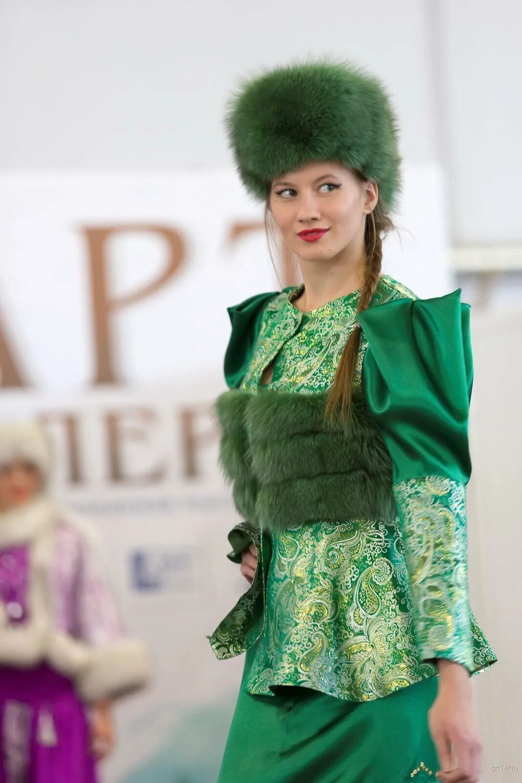 Фэшн казань. Дизайнеры казани одежда. Volga fashion week. Мода в казани. Казанский платья.