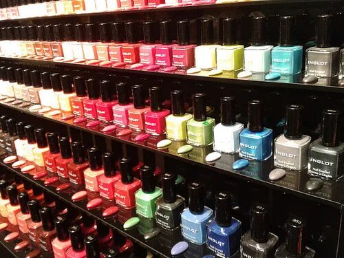 гель лак. витрина с гель лаками. магазины профессиональной косметики для маникюра. где магазин лак. где магазин лак.