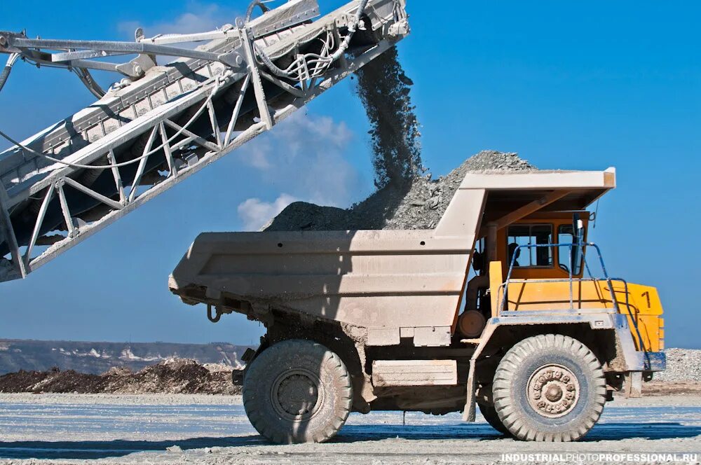 Строительная техника caterpillar. Машины для горнодобывающей промышленности. Техника для карьеров катерпиллер. Карьерные технологии. Карьерный экскаватор либхер.