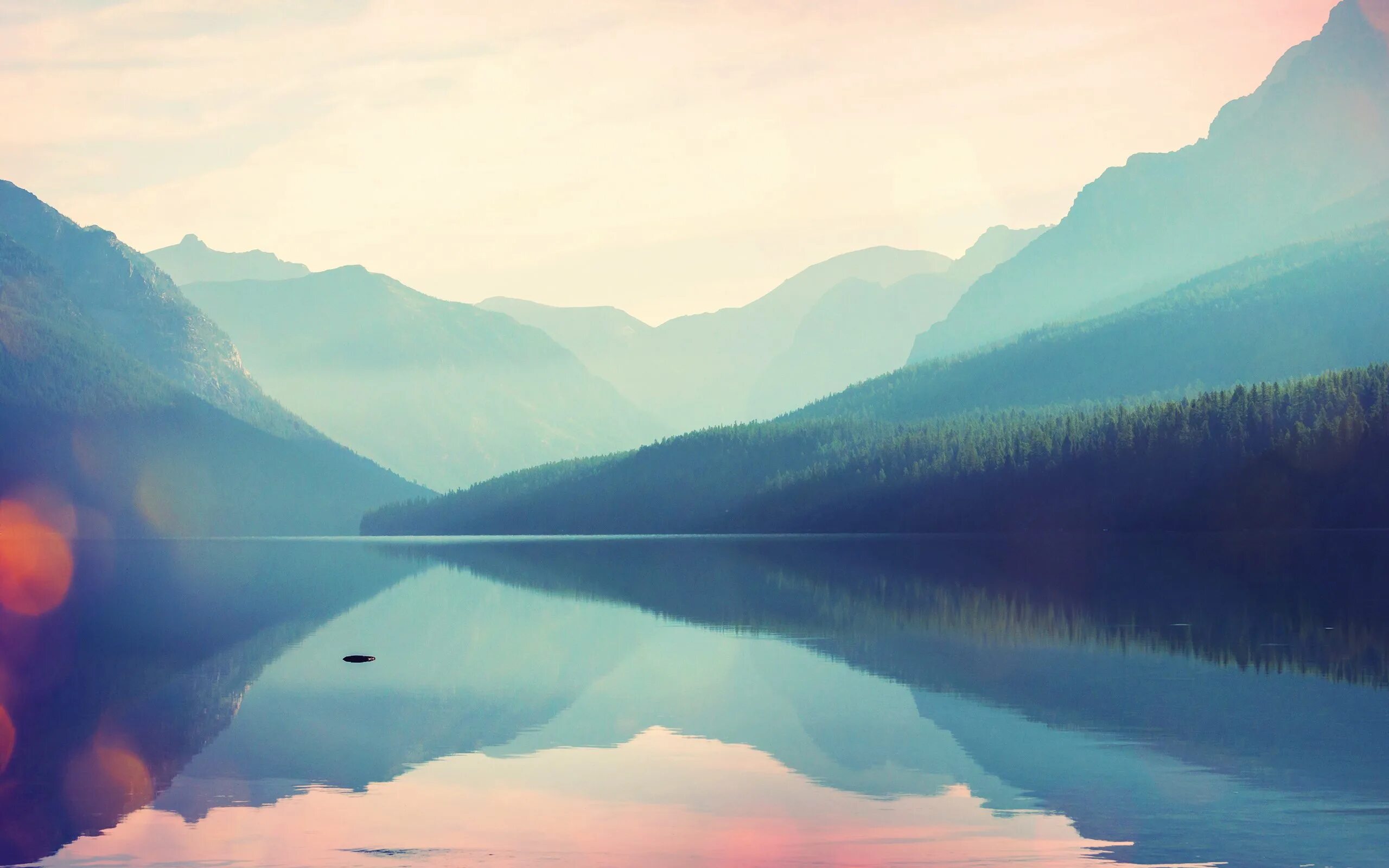 Медитация в горах. Горы спокойствие. Медитирует в горах. Умиротворяющий пейзаж. Горы спокойствие.