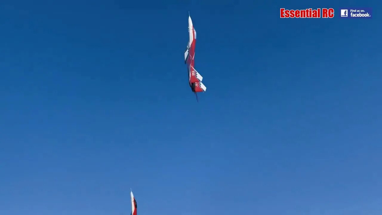 Регулировщик на взлетной полосе. Танцующий самолет видео. Танцующий самолет мем. B-1b на сверхмалых высотах. Танцуещей самалот.