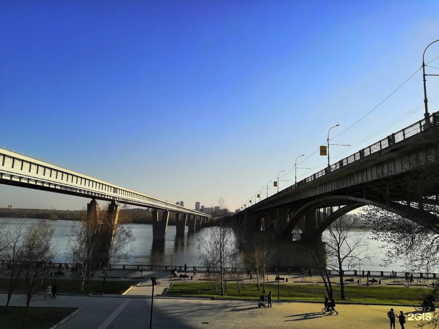 Самый длинный метромост в каком городе. Метромост новосибирск. михайловская набережная новосибирск. набережная и метромост в новосибирске. хамовники метромост.